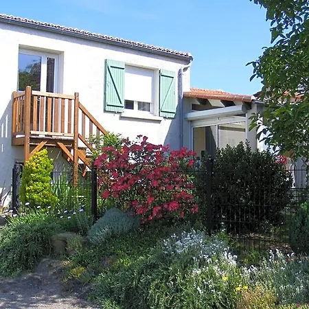 Chambres D'hotes Vignes Et Loire Bed & Breakfast