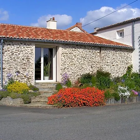 Chambres D'hotes Vignes Et Loire Bed & Breakfast