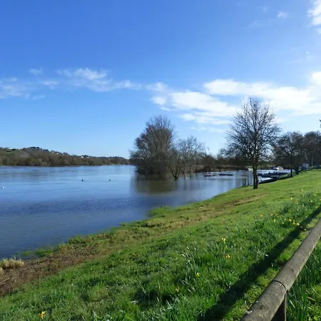 Chambres D'hotes Vignes Et Loire Bed & Breakfast *